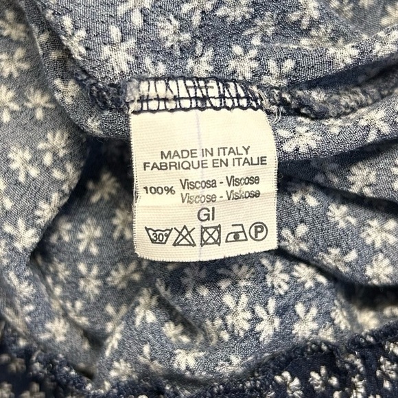 Brandy Melville Off the Shoulder Floral Rio Crop Top in Navy Blue, One Size - Picture 7 of 7